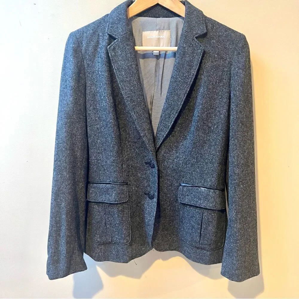 Banana Republic tweed jacket     Size 4